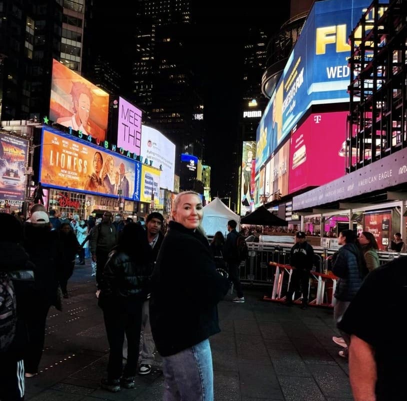 Image of Spaceworks, CEO, Lizzi in New York celebrating 24 years of Spaceworks.